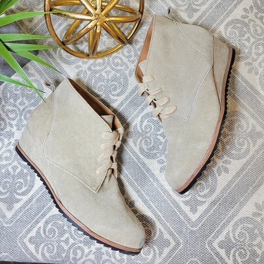 Susina | 7 'Reid' Suede Lace-Up Wedge Booties ankle boots